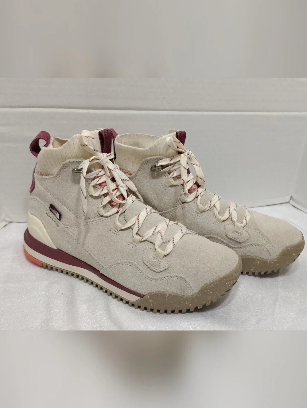 The North Face Back-to-berkeley lll , Women # 11 US Waterproof, Leather Made